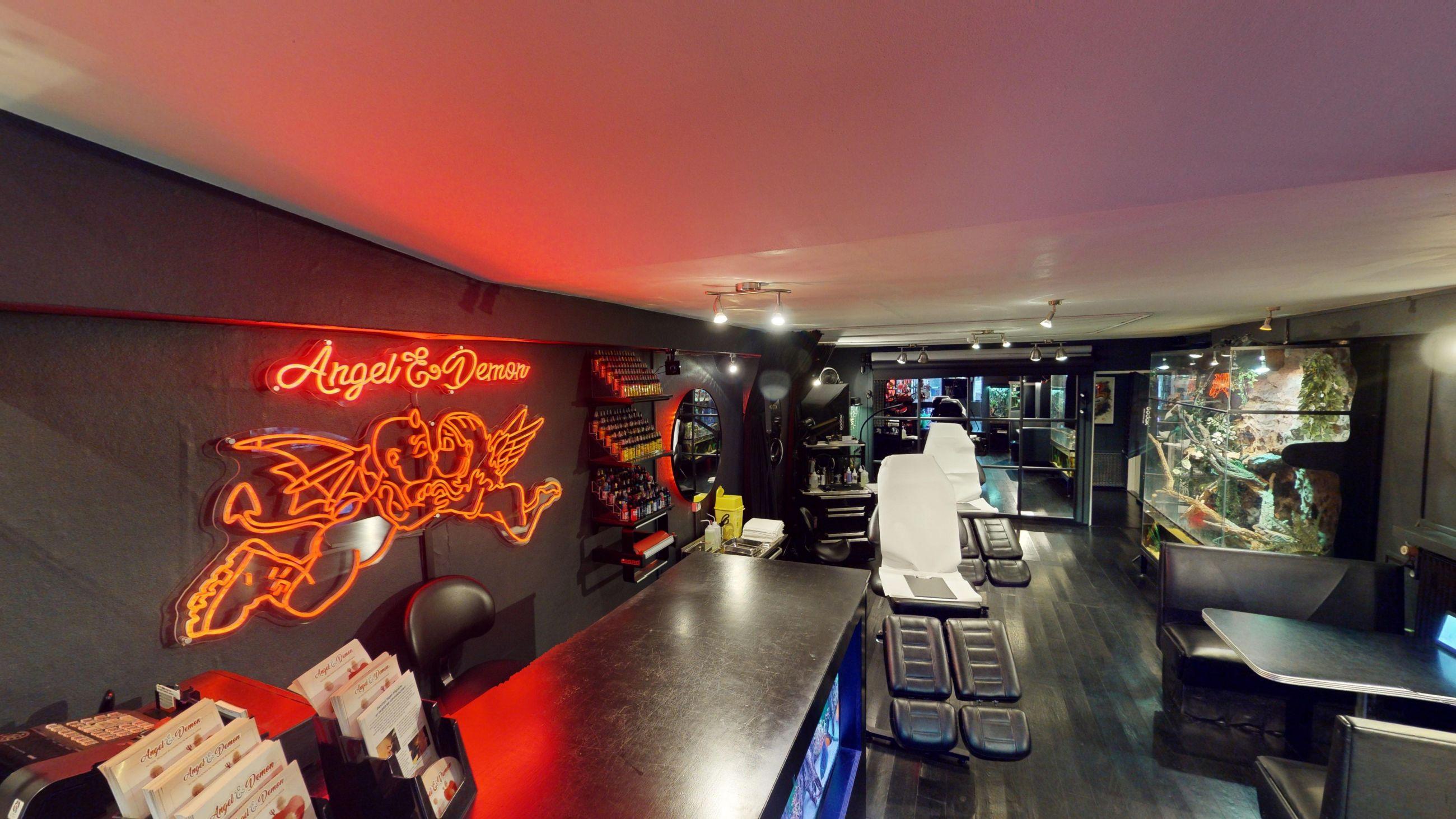 Dermal piercing laten zetten bij Angel &amp; Demon